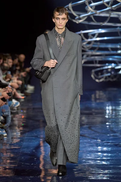Look 50